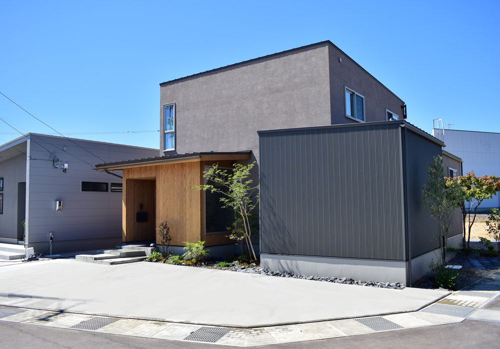 オリバー建築設計｜デザイン住宅｜新築｜富山市-高岡市-射水市-滑川市｜家は、家族との時を刻む場所。お気に入りの空間に、自分らしさをつめこんで、家族と、仲間と、自分の時間もたくさん楽しもう。オリバーは「暮らしを楽しむこと」をコーディネートする富山の会社です。