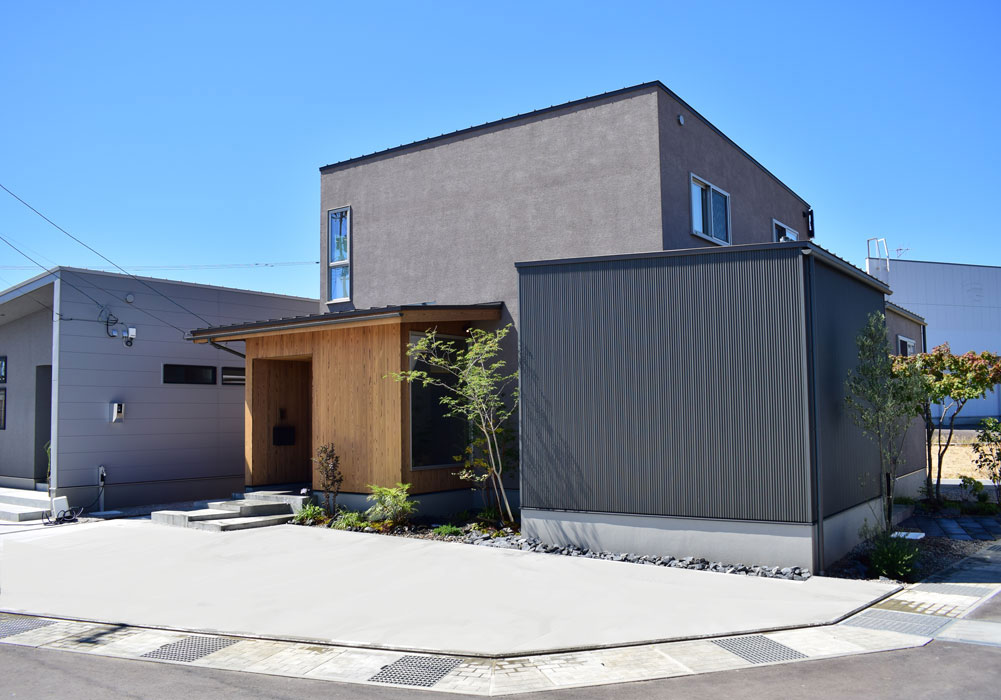 オリバー建築設計|デザイン住宅|新築|富山市-高岡市-射水市-滑川市|家は、家族との時を刻む場所。お気に入りの空間に、自分らしさをつめこんで、家族と、仲間と、自分の時間もたくさん楽しもう。オリバーは「暮らしを楽しむこと」をコーディネートする富山の会社です。