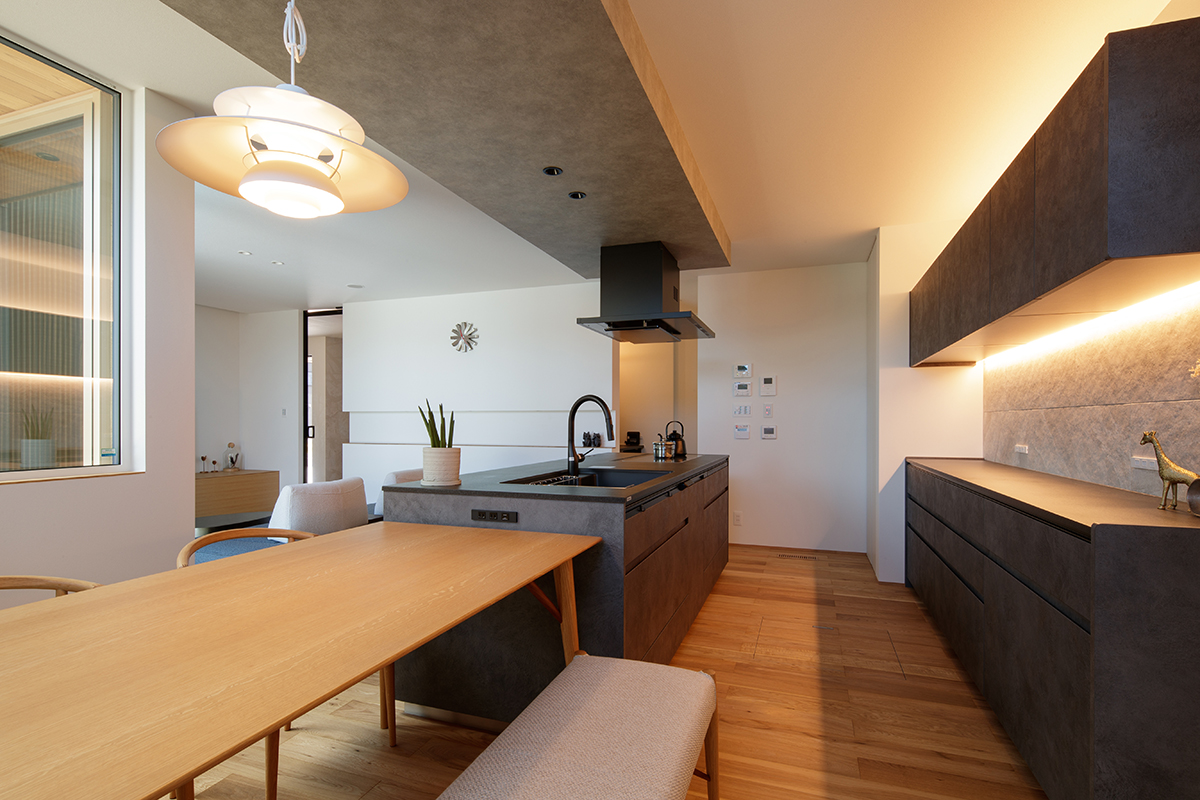 オリバー建築設計|デザイン住宅|新築|富山市-高岡市-射水市-滑川市|家は、家族との時を刻む場所。お気に入りの空間に、自分らしさをつめこんで、家族と、仲間と、自分の時間もたくさん楽しもう。オリバーは「暮らしを楽しむこと」をコーディネートする富山の会社です。